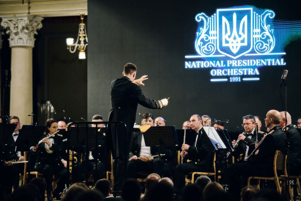 «ВОЛОНТЕРИ»: SHYMAN та Національний президентський оркестр створили пісню-подяку для українських волонтерів