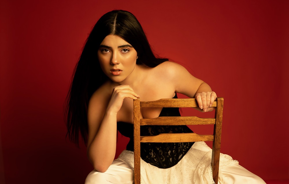 “Who Am I”- нова музична сповідь IMARY про шлях через темряву до світла “Who Am I”- нова музична сповідь IMARY про шлях через темряву до світла