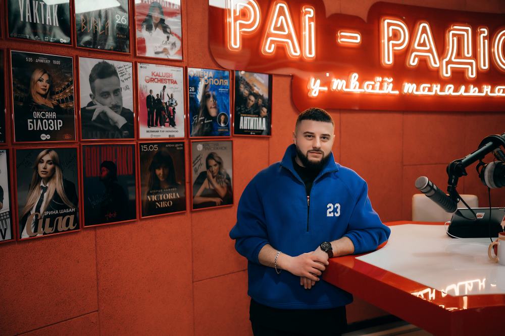 MoNaKiss дебютував у радіо- та телевізійному ефірі: новий етап у кар’єрі артиста