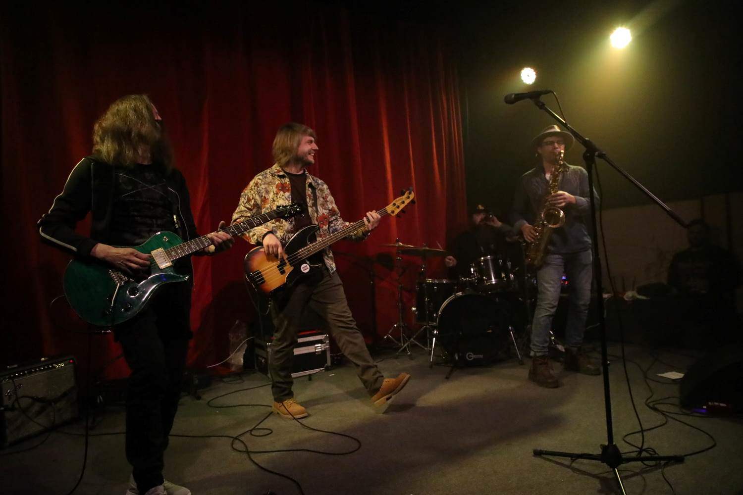 MAZEPA презентує «Недопита кава»: романтичний трек про неминучі зустрічі та пристрасть