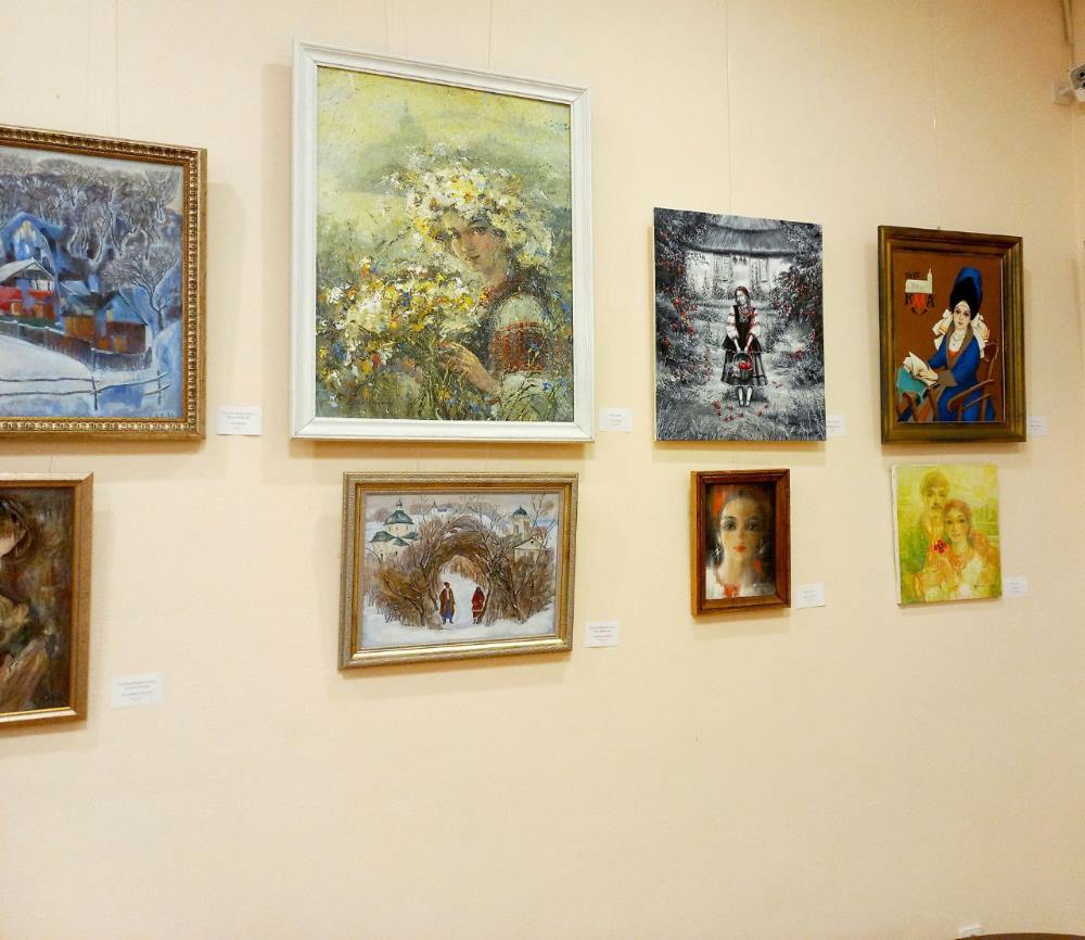 У столиці презентували колективну виставку живопису «Світло жінки» на підтримку українських захисників