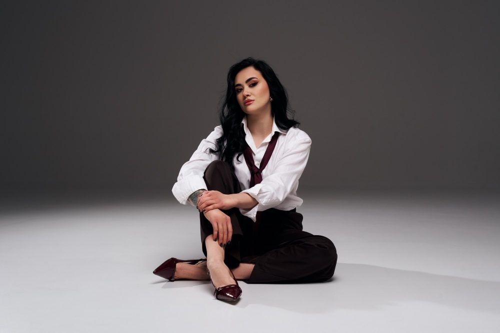 YASENSOVA презентує сингл «Я і є любов» – чесну історію про стосунки без взаємності