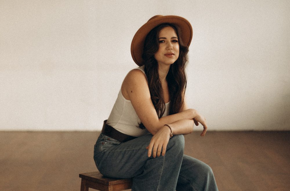 Not looking for the right path, but creating your own: VYNOHRADOVA releases “Dallas”