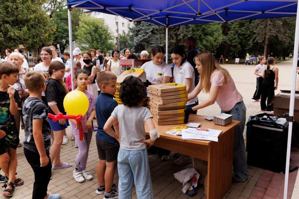 Дитинство не повинно чекати: благодійний проєкт «ЄДИНІ» та «На Шапку» організували особливий день для дітей